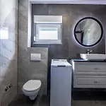 Apartman Rojo Apartment *